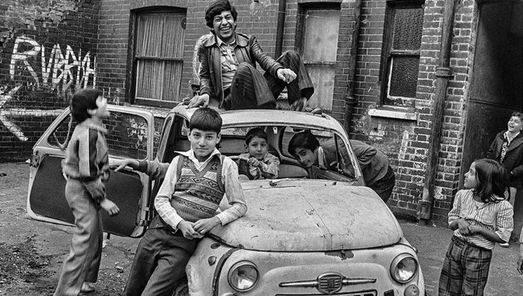 Fieldgate Mansions, Whitechapel, 1978 by David Hoffman