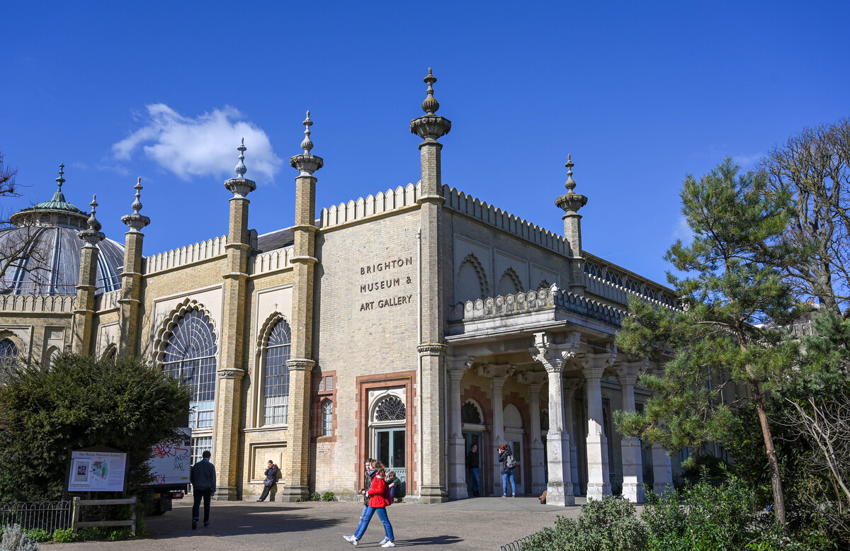 Exterior shot of the impressive Brighton Museum and Art Gallery on a sunny day.