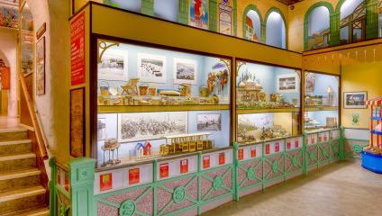 Interior display at Brighton Toy and Model Museum showcasing vintage toys, seaside memorabilia and historic Brighton scenes inside the museum beneath Brighton Station.
