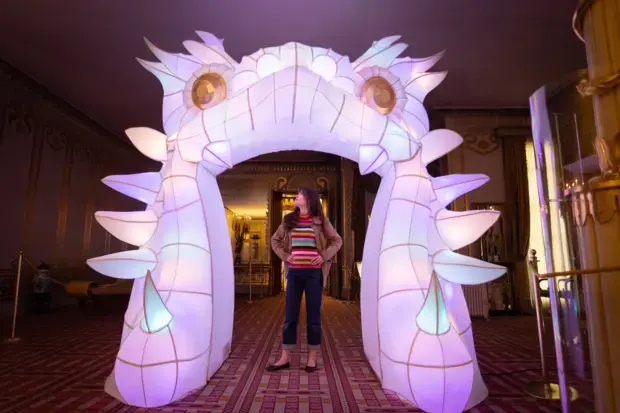 Explore the Palace of Dragons