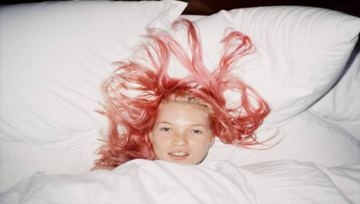 Tate Britain The 90s Exhibition - Photograph: Juergen Teller, Young Pink Kate, London 1998 © Juergen Teller, All rights Reserved.