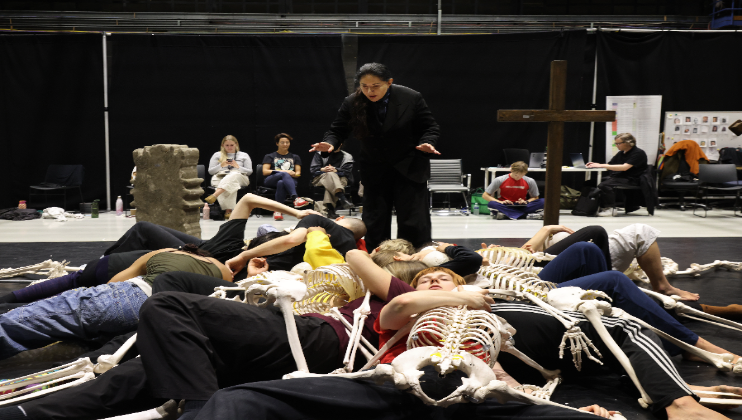 Marina Abramovic with performers in rehearsals for Orgy_250906_5130 - Photo Marco Anelli © - INSTAGRAM @marco_anelli_studio